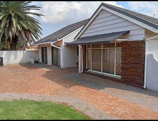 3 BEDROOM HOUSE FOR SALE IN WYCHWOOD
